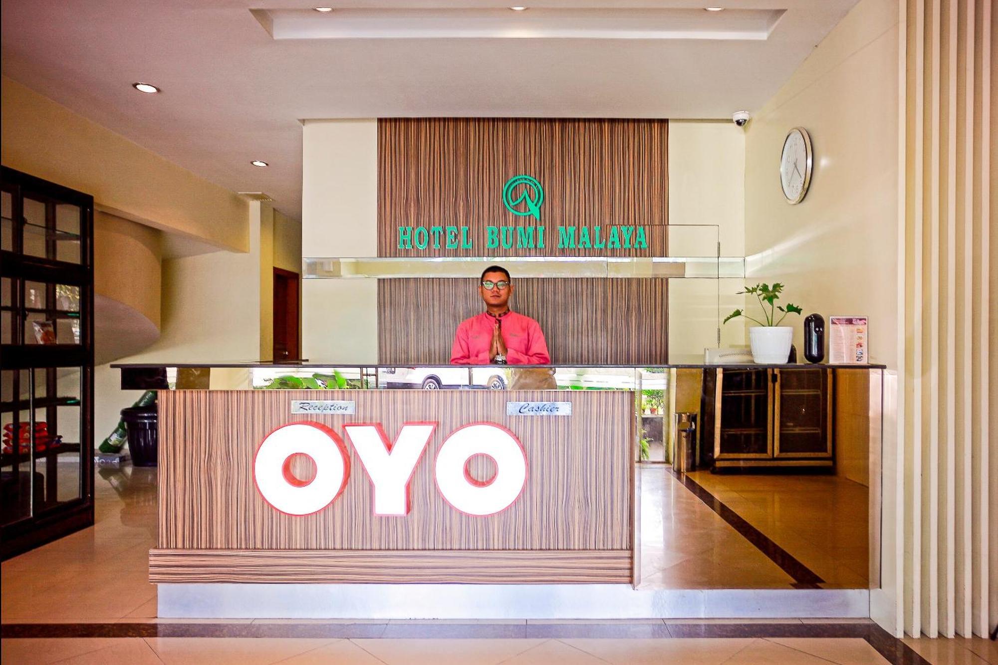 Oyo 1009 Hotel Bumi Malaya Medan Exterior foto